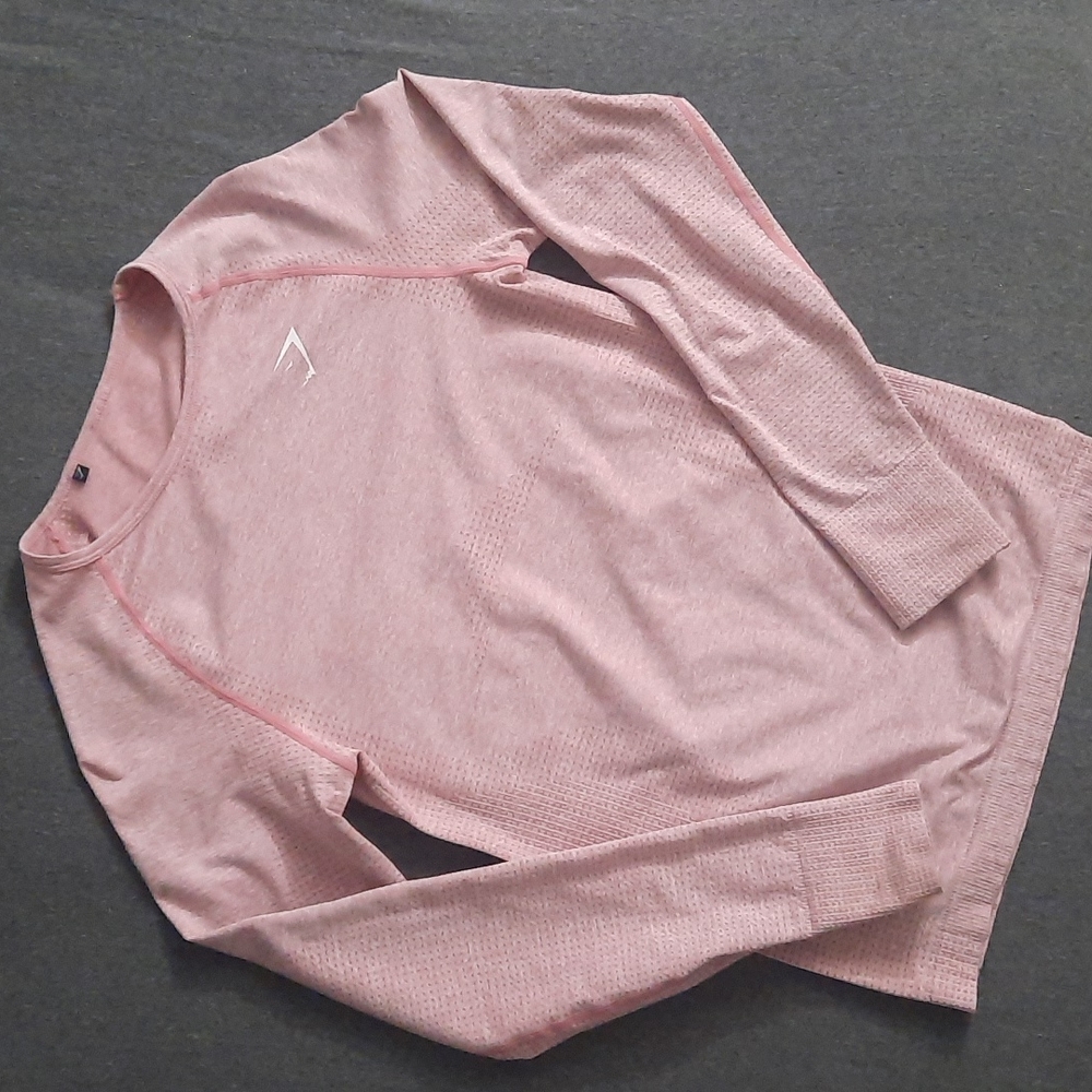 Light pink long sleeve gymshark top